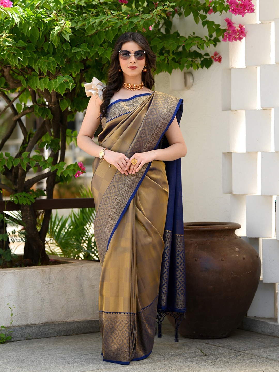 BEATITUDE Checked Zari Kanjeevaram Saree, Brown
