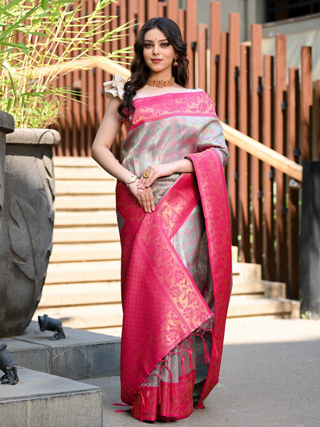 BEATITUDE Woven Design Zari Kanjeevaram Saree, Pink