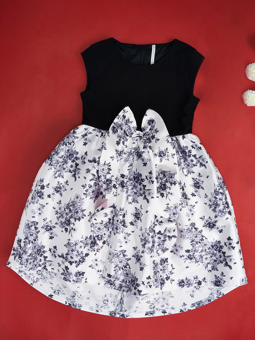 Pantaloons Junior Girls Floral Printed Bow Detail Cotton Fit & Flare Dress, White
Pantaloons Junior Girls Floral Printed Bow Detail Cotton Fit & Flare Dress, White