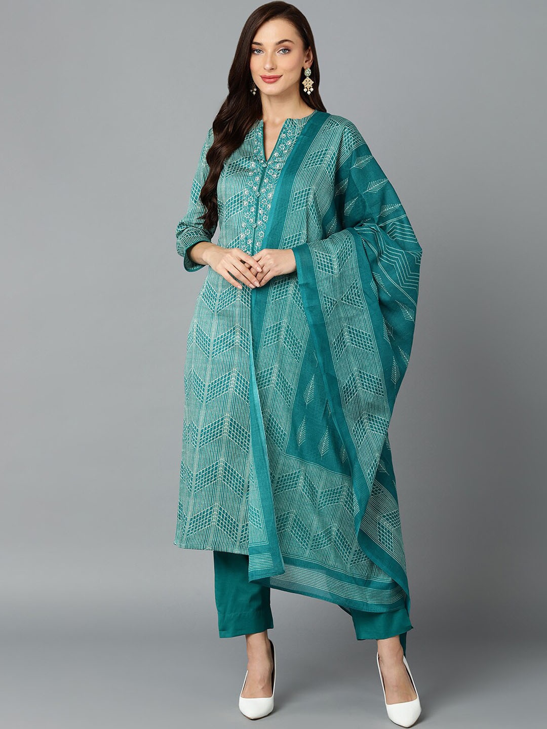 AHIKA Green & Off White Chevron Printed Mandarin Collar Kurta with Trousers & Dupatta
AHIKA Green & Off White Chevron Printed Mandarin Collar Kurta with Trousers & Dupatta