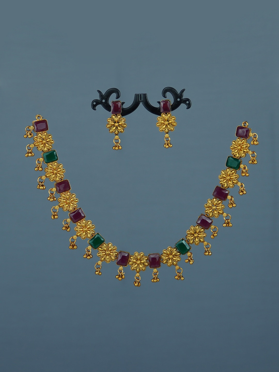 Diksha collection Gold-Platted Stone-Studded & Beaded Matte Finish Jewellery Set
Diksha collection Gold-Platted Stone-Studded & Beaded Matte Finish Jewellery Set