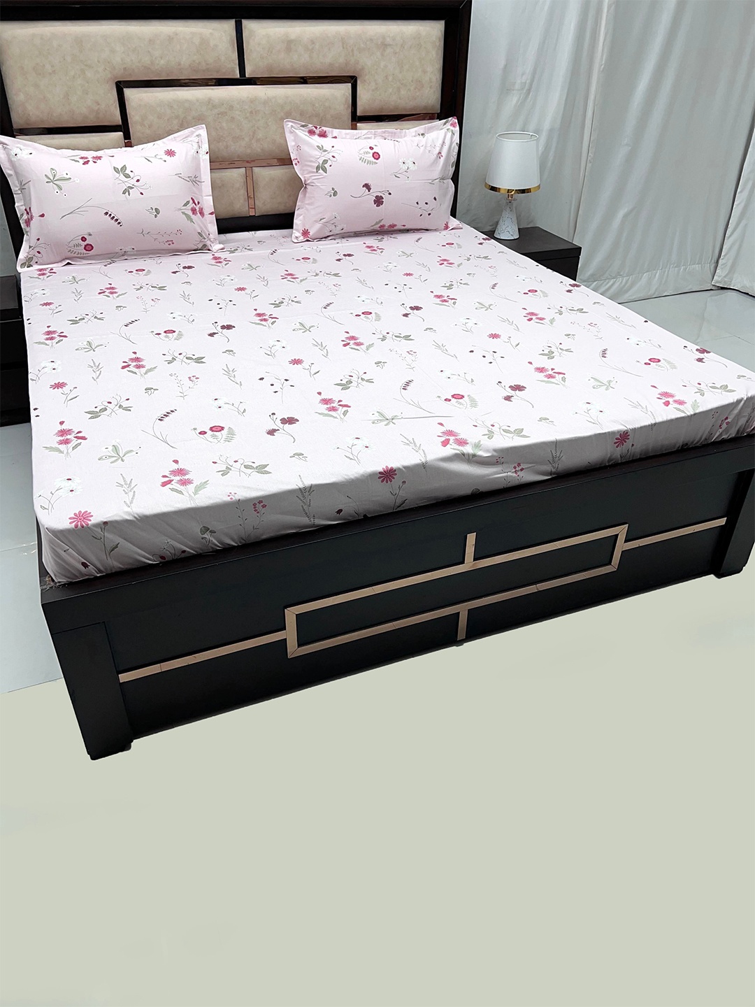 Pure Decor Velar Fur Sib Pink Floral Cotton 400 TC King Bedsheet With 2 Pillow Covers
Pure Decor Velar Fur Sib Pink Floral Cotton 400 TC King Bedsheet With 2 Pillow Covers