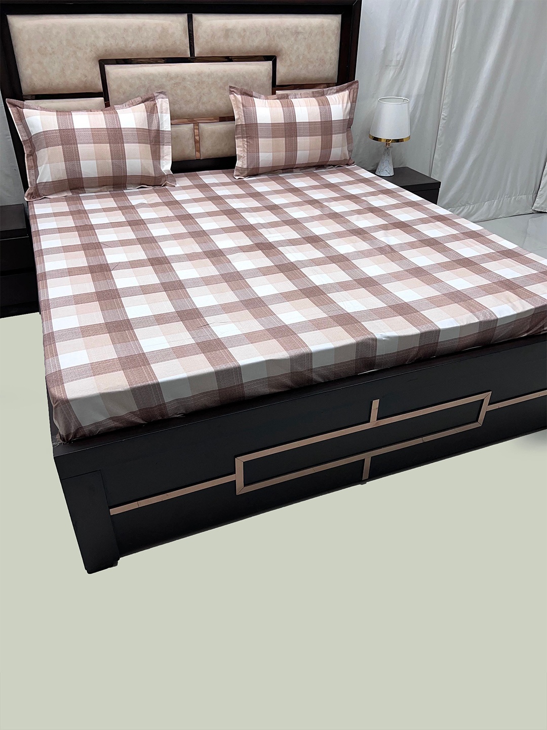 Pure Decor Velar Fur Sib Brown Geometric 400 TC Cotton King Bedsheet with 2 Pillow Covers
Pure Decor Velar Fur Sib Brown Geometric 400 TC Cotton King Bedsheet with 2 Pillow Covers