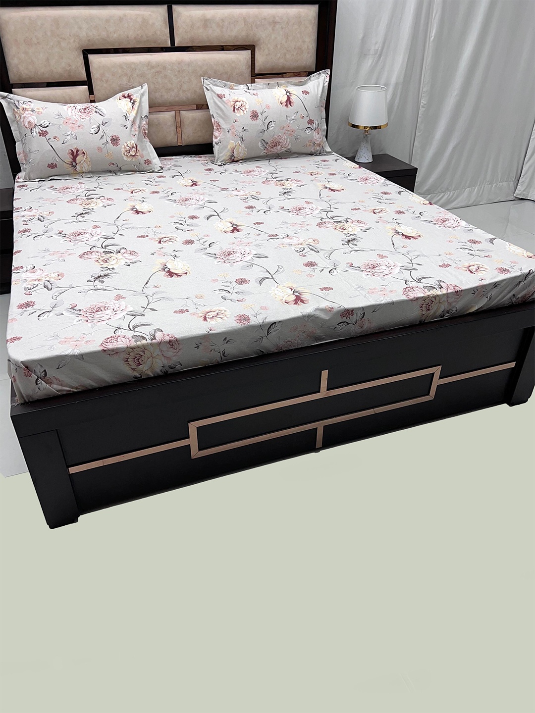 Pure Decor Velar Fur Sib White Floral Cotton 400 TC King Bedsheet With 2 Pillow Covers
Pure Decor Velar Fur Sib White Floral Cotton 400 TC King Bedsheet With 2 Pillow Covers