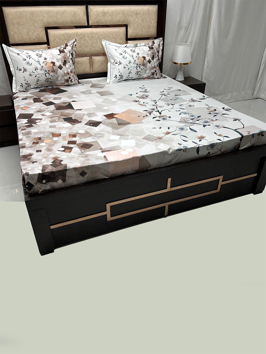 Pure Decor Majestic White & Brown Floral Cotton 500 TC King Bedsheet With 2 Pillow Covers
Pure Decor Majestic White & Brown Floral Cotton 500 TC King Bedsheet With 2 Pillow Covers