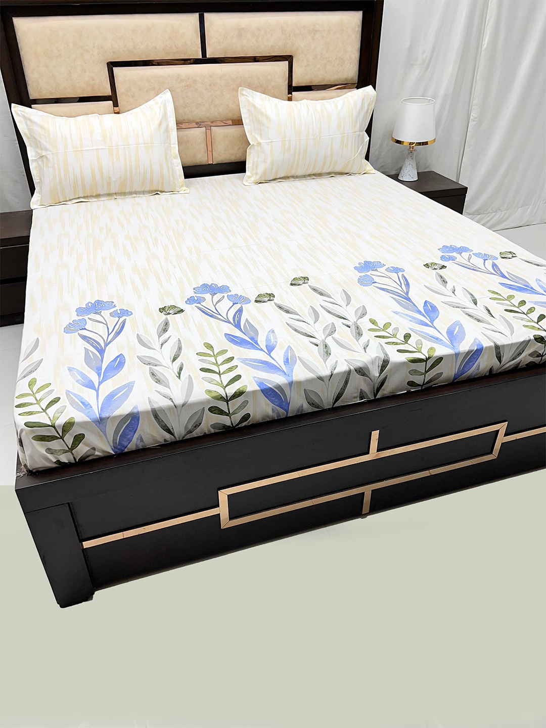 Pure Decor Velar Fur Sib White Floral Cotton 400 TC King Bedsheet With 2 Pillow Covers
Pure Decor Velar Fur Sib White Floral Cotton 400 TC King Bedsheet With 2 Pillow Covers