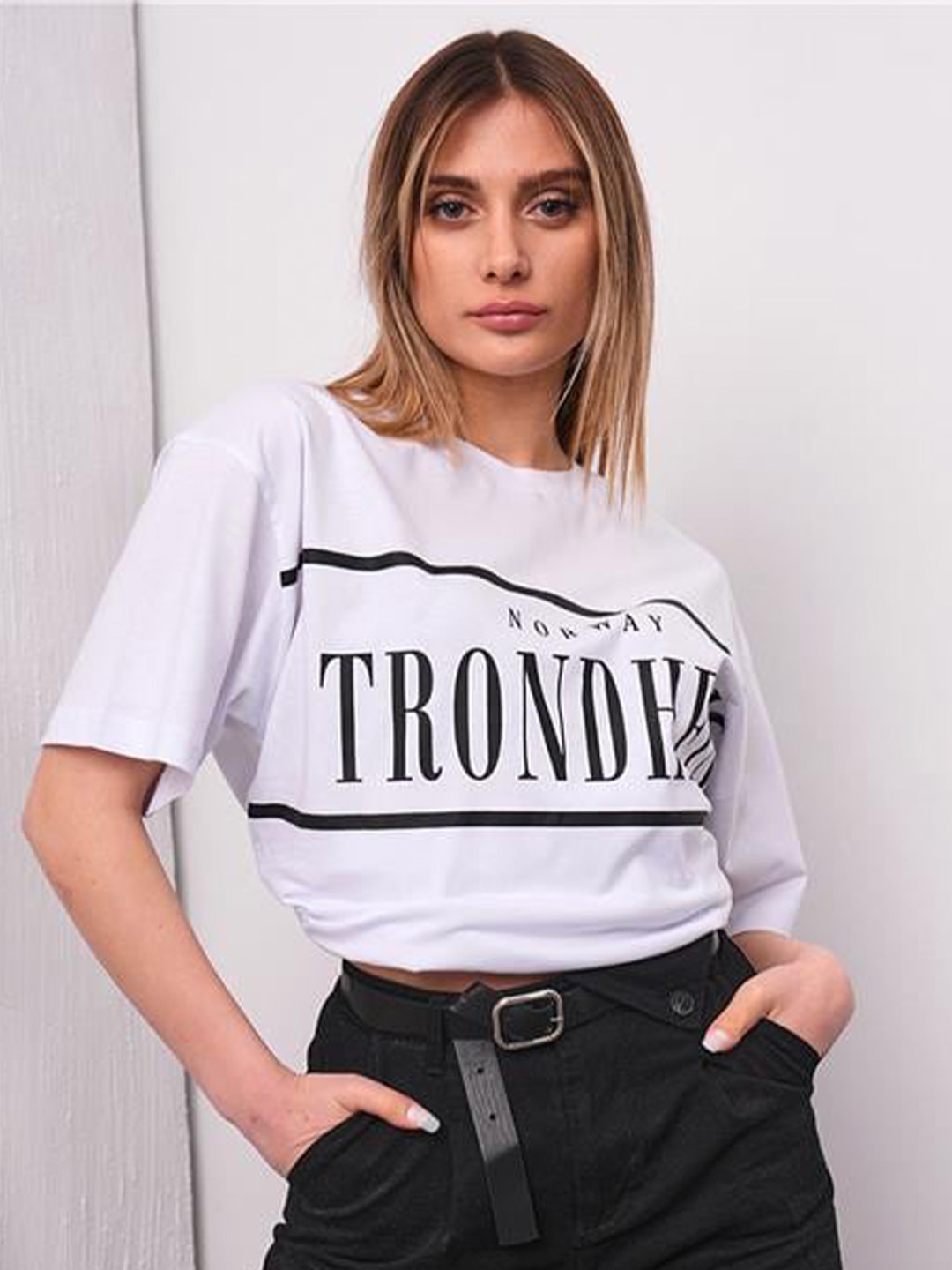 PRET A TUER Typography Printed Drop Shoulder Sleeves Pure Cotton Loose Fit T-shirt, White
PRET A TUER Typography Printed Drop Shoulder Sleeves Pure Cotton Loose Fit T-shirt, White