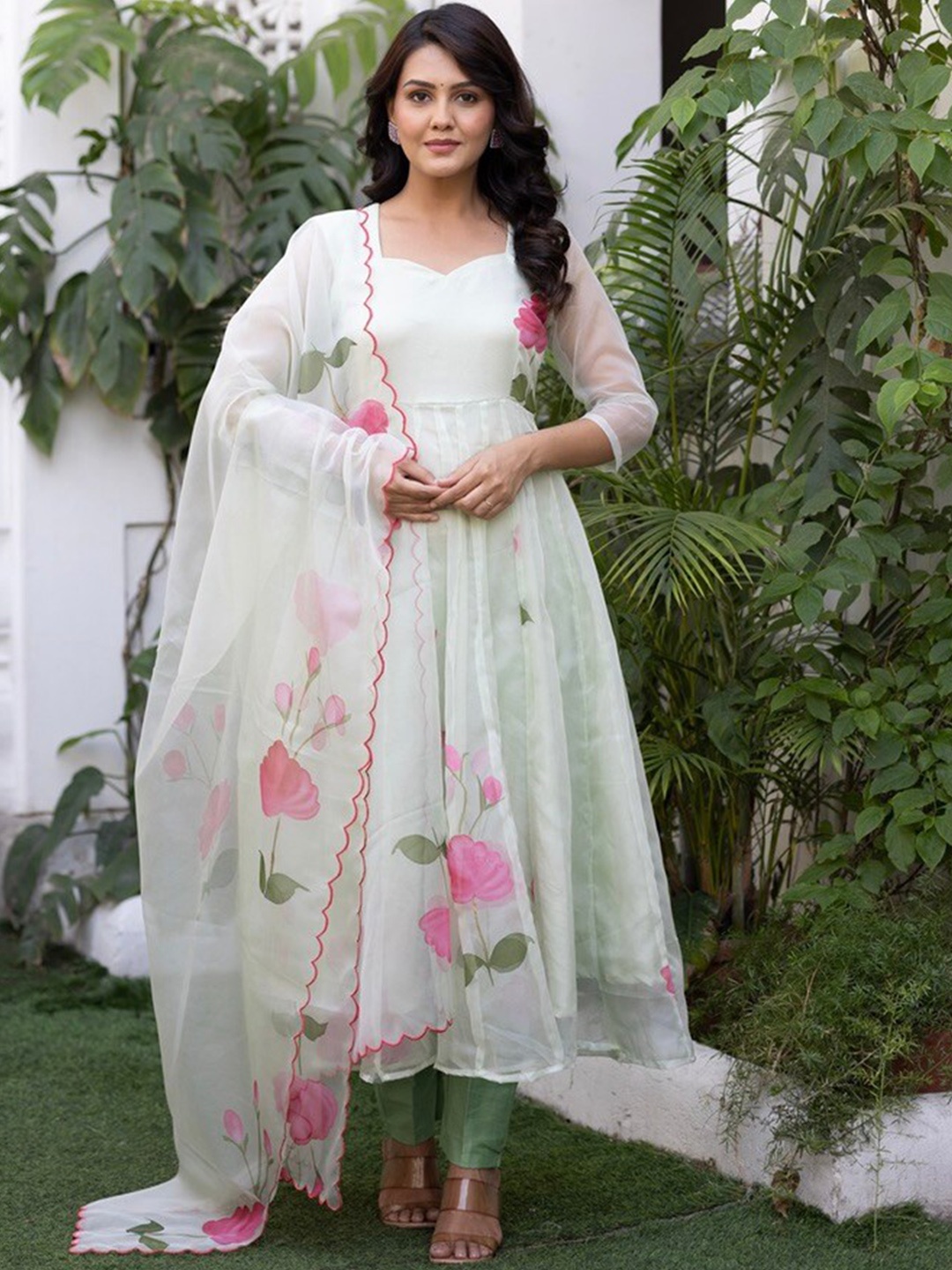 OneWe Floral Printed Sweetheart Neck Anarkali Kurta With Trousers & Dupatta, Sea green
OneWe Floral Printed Sweetheart Neck Anarkali Kurta With Trousers & Dupatta, Sea green