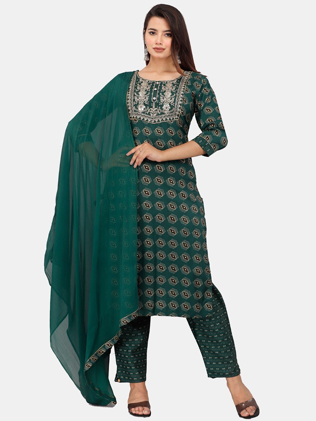 KALINI Ethnic Motifs Printed Sequined Gotta Patti Kurta with Trousers & Dupatta, Green
KALINI Ethnic Motifs Printed Sequined Gotta Patti Kurta with Trousers & Dupatta, Green