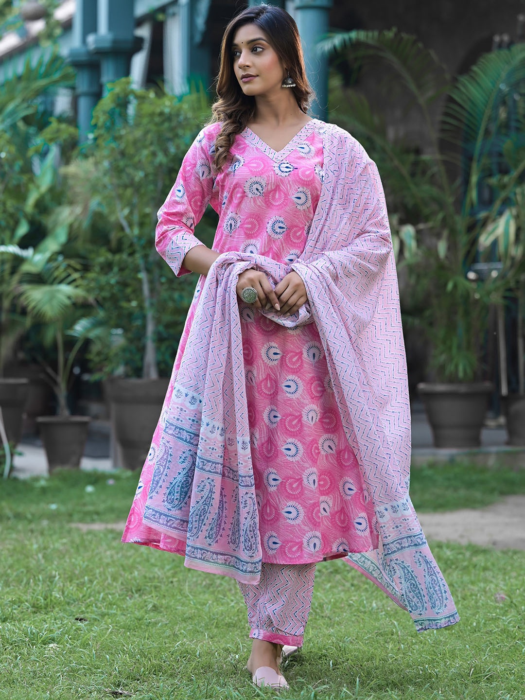 Sangria Pink Floral Printed Sequinned Pure Cotton A-Line Kurta With Trouser & Dupatta
Sangria Pink Floral Printed Sequinned Pure Cotton A-Line Kurta With Trouser & Dupatta