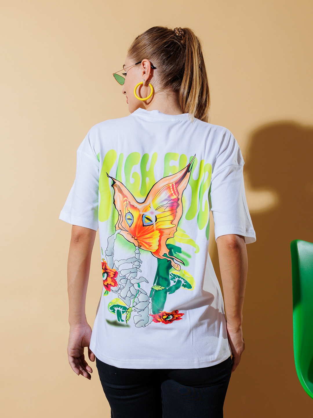 Stylecast X Hersheinbox Pure Cotton Graphic Printed Drop-Shoulder Sleeves T-shirt, White
Stylecast X Hersheinbox Pure Cotton Graphic Printed Drop-Shoulder Sleeves T-shirt, White