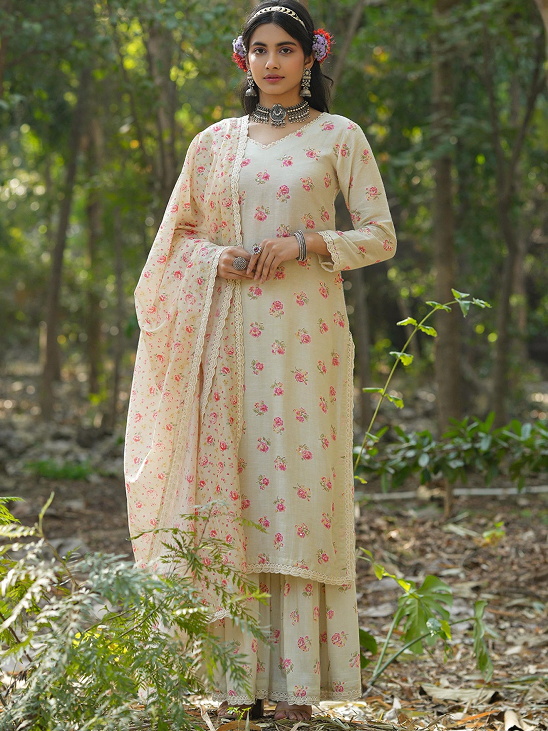 SCAKHI Floral Printed Regular Sequinned Linen Kurta with Sharara & With Dupatta, Off white
SCAKHI Floral Printed Regular Sequinned Linen Kurta with Sharara & With Dupatta, Off white