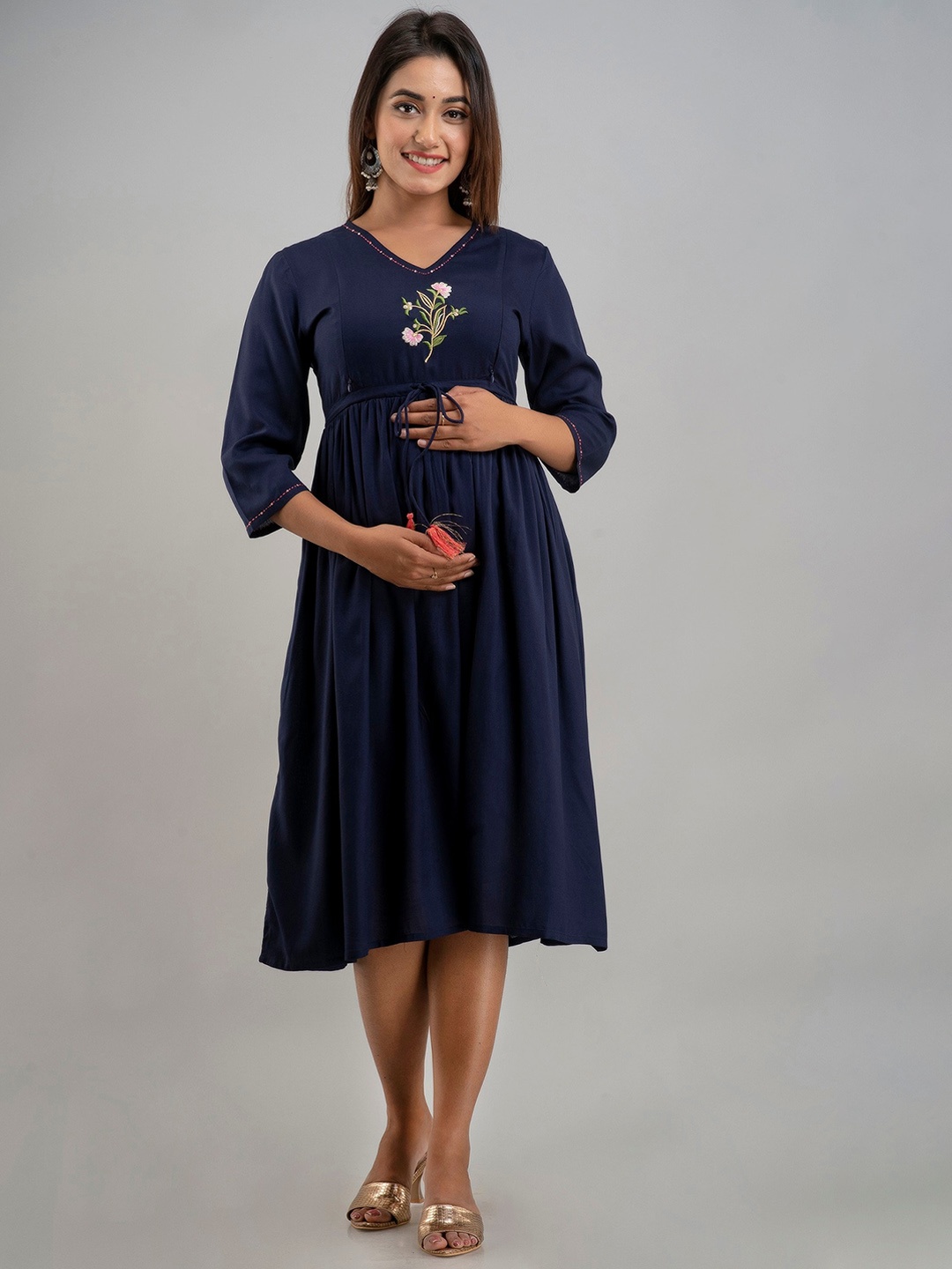 Nirkhi Floral Embroidered Sequinned A-Line Maternity & Feeding Dress, Navy blue
Nirkhi Floral Embroidered Sequinned A-Line Maternity & Feeding Dress, Navy blue