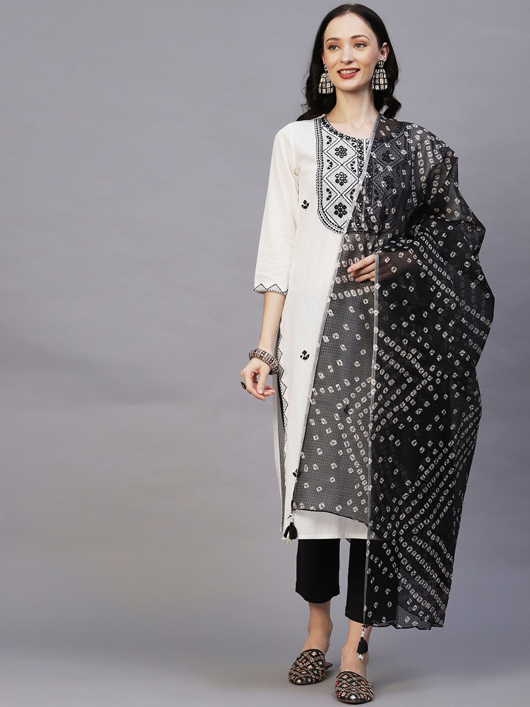 FASHOR White & Black Ethnic Motifs Embroidered Mirror Work Cotton Kurta & Dupatta
FASHOR White & Black Ethnic Motifs Embroidered Mirror Work Cotton Kurta & Dupatta