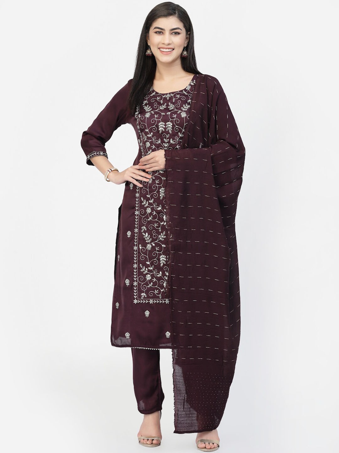 YELLOW CLOUD Floral Embroidered Sequined Kurta with Trousers & Dupatta, Burgundy
YELLOW CLOUD Floral Embroidered Sequined Kurta with Trousers & Dupatta, Burgundy