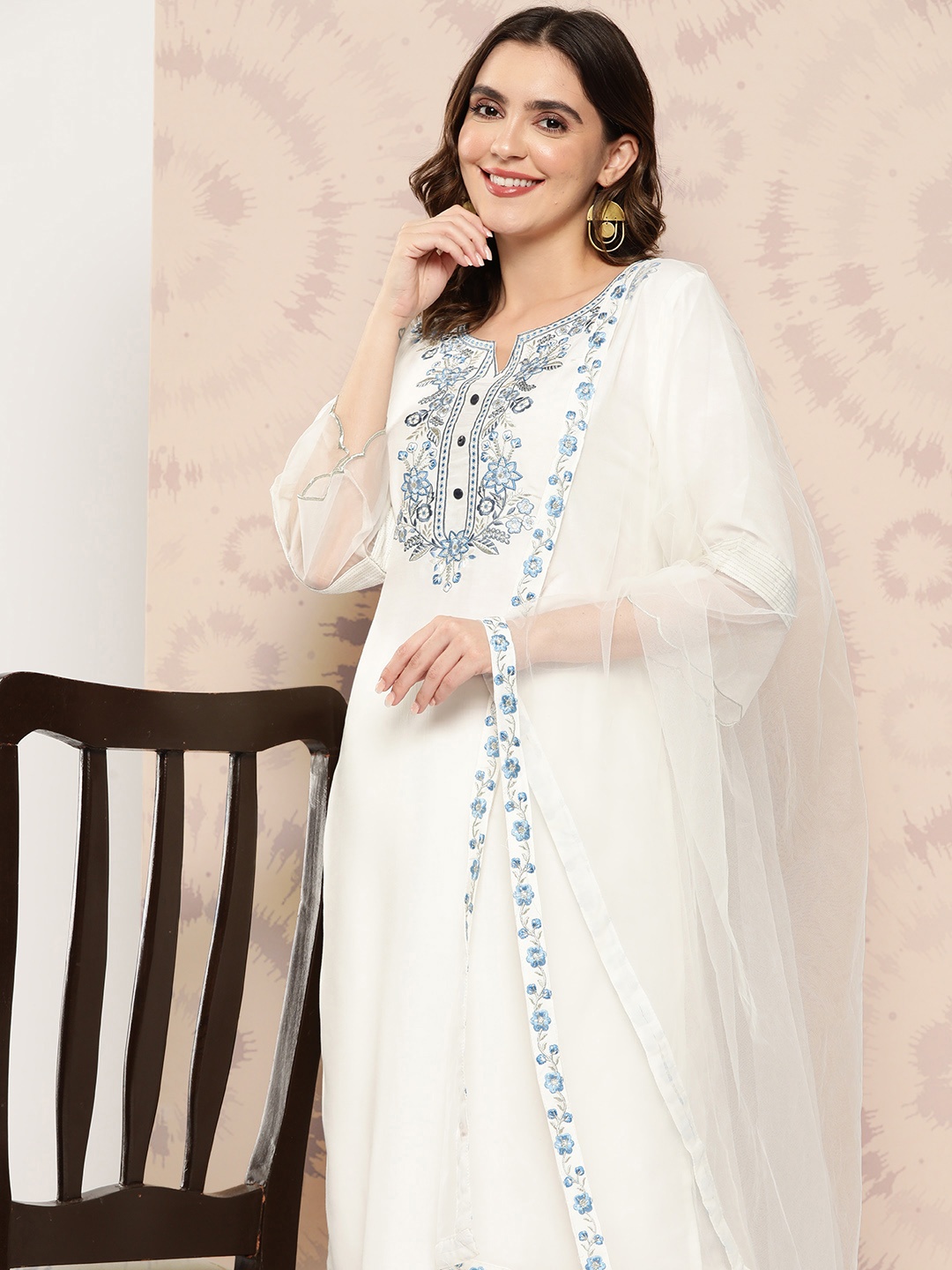 Indo Era Floral Embroidered Regular Thread Work Kurta With Trousers & Dupatta, White
Indo Era Floral Embroidered Regular Thread Work Kurta With Trousers & Dupatta, White