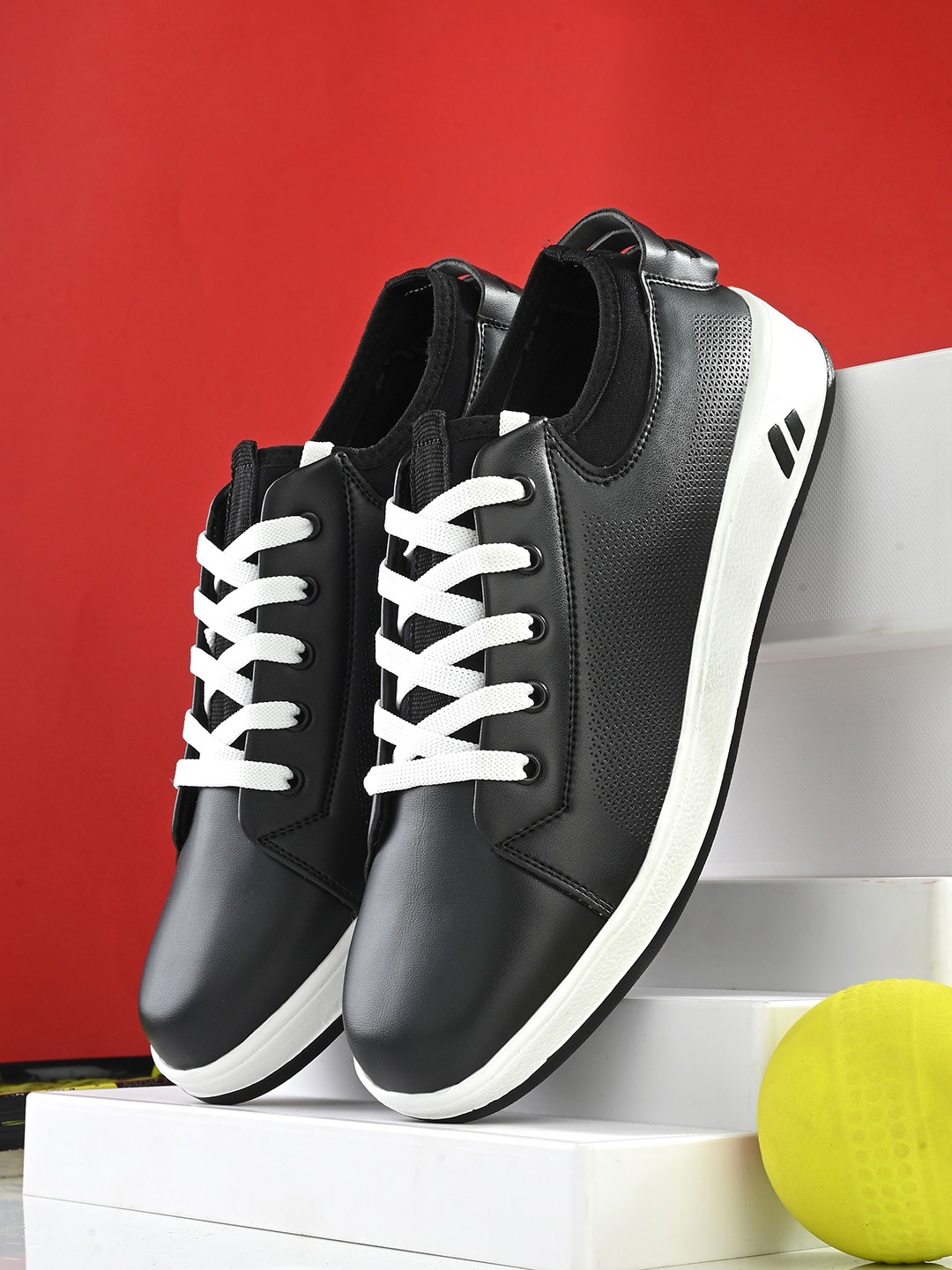 The Roadster Lifestyle Co. Men Black Textured Lightweight Comfort Contrast Sole Sneakers
The Roadster Lifestyle Co. Men Black Textured Lightweight Comfort Contrast Sole Sneakers