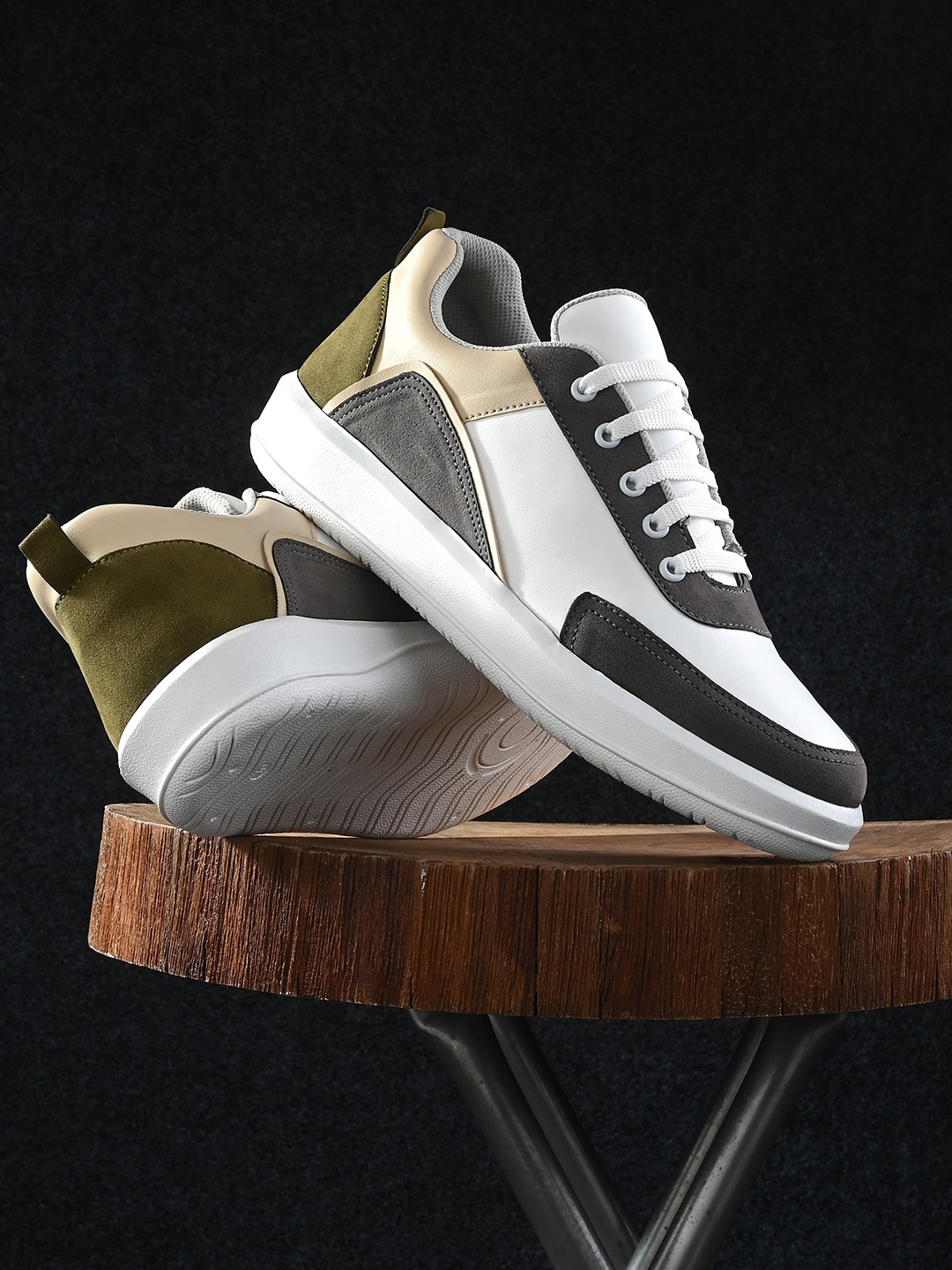 The Roadster Lifestyle Co. Men White & Olive Green Colourblocked Lightweight Sneakers
The Roadster Lifestyle Co. Men White & Olive Green Colourblocked Lightweight Sneakers