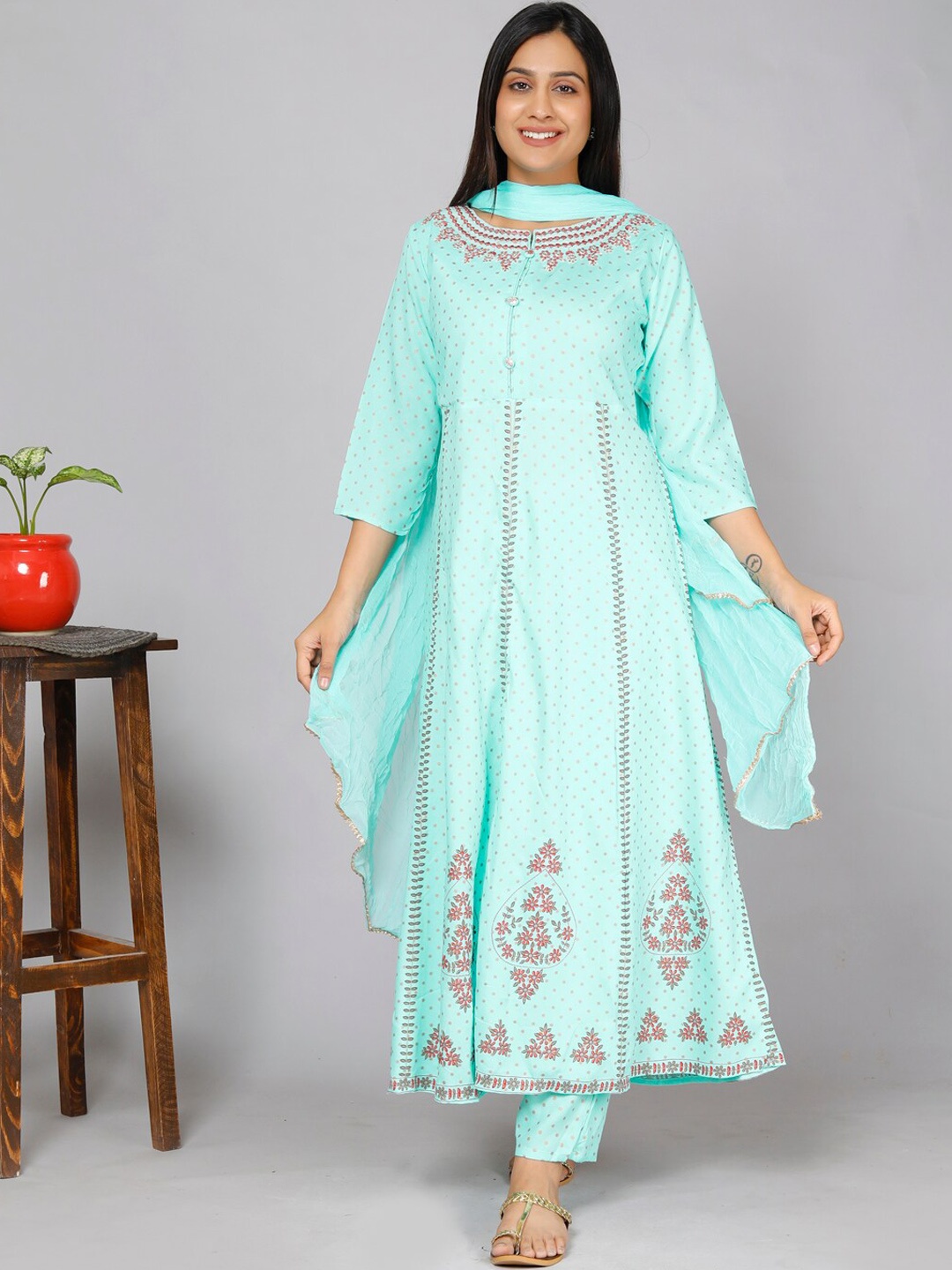 gvs shoppe Floral Printed Anarkali Panelled Thread Work Kurta with Palazzos & Dupatta, Turquoise blue
gvs shoppe Floral Printed Anarkali Panelled Thread Work Kurta with Palazzos & Dupatta, Turquoise blue