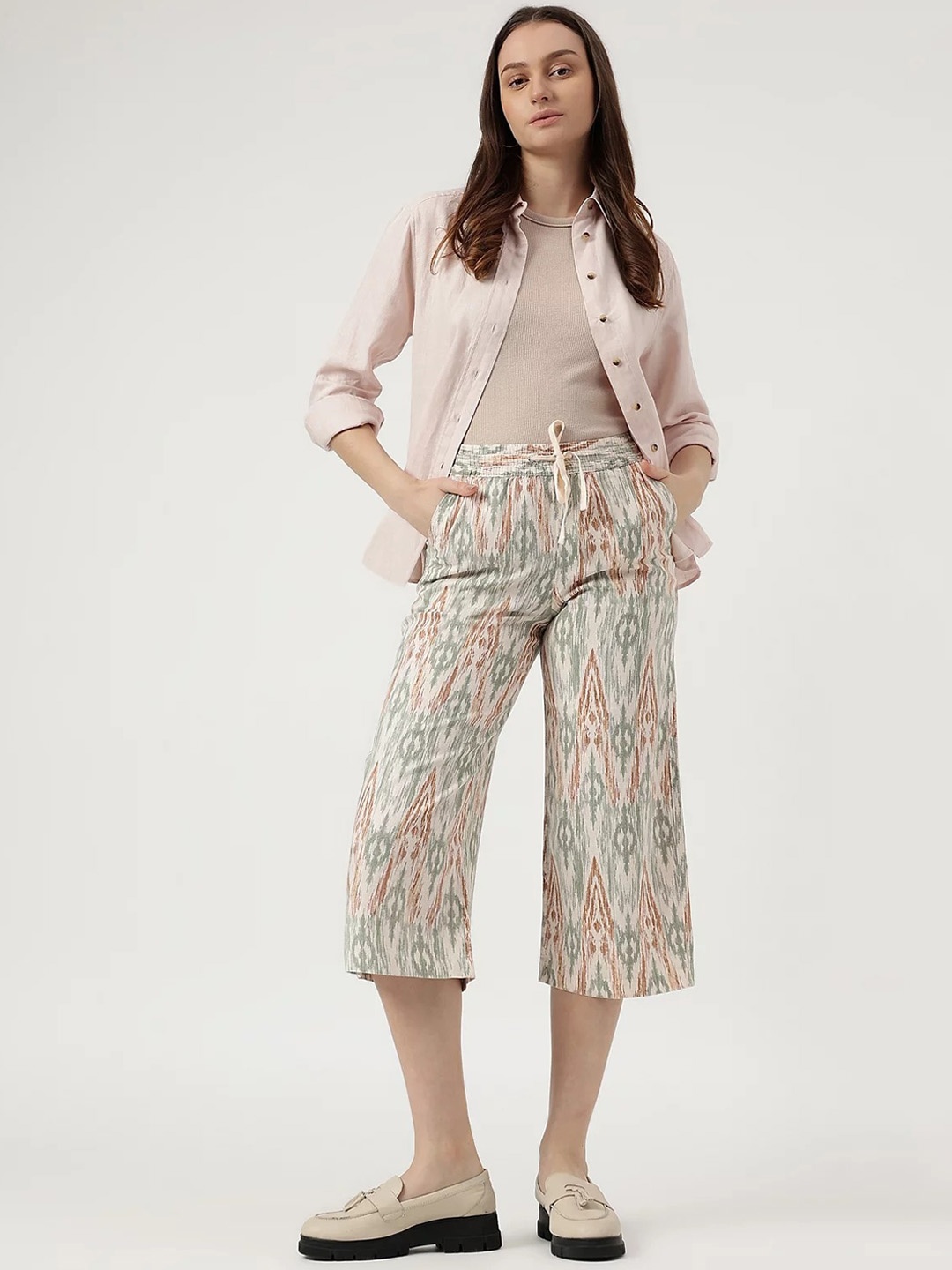 Marks & Spencer Women Floral Printed Straight Fit High-Rise Culottes Trousers, Cream
Marks & Spencer Women Floral Printed Straight Fit High-Rise Culottes Trousers, Cream