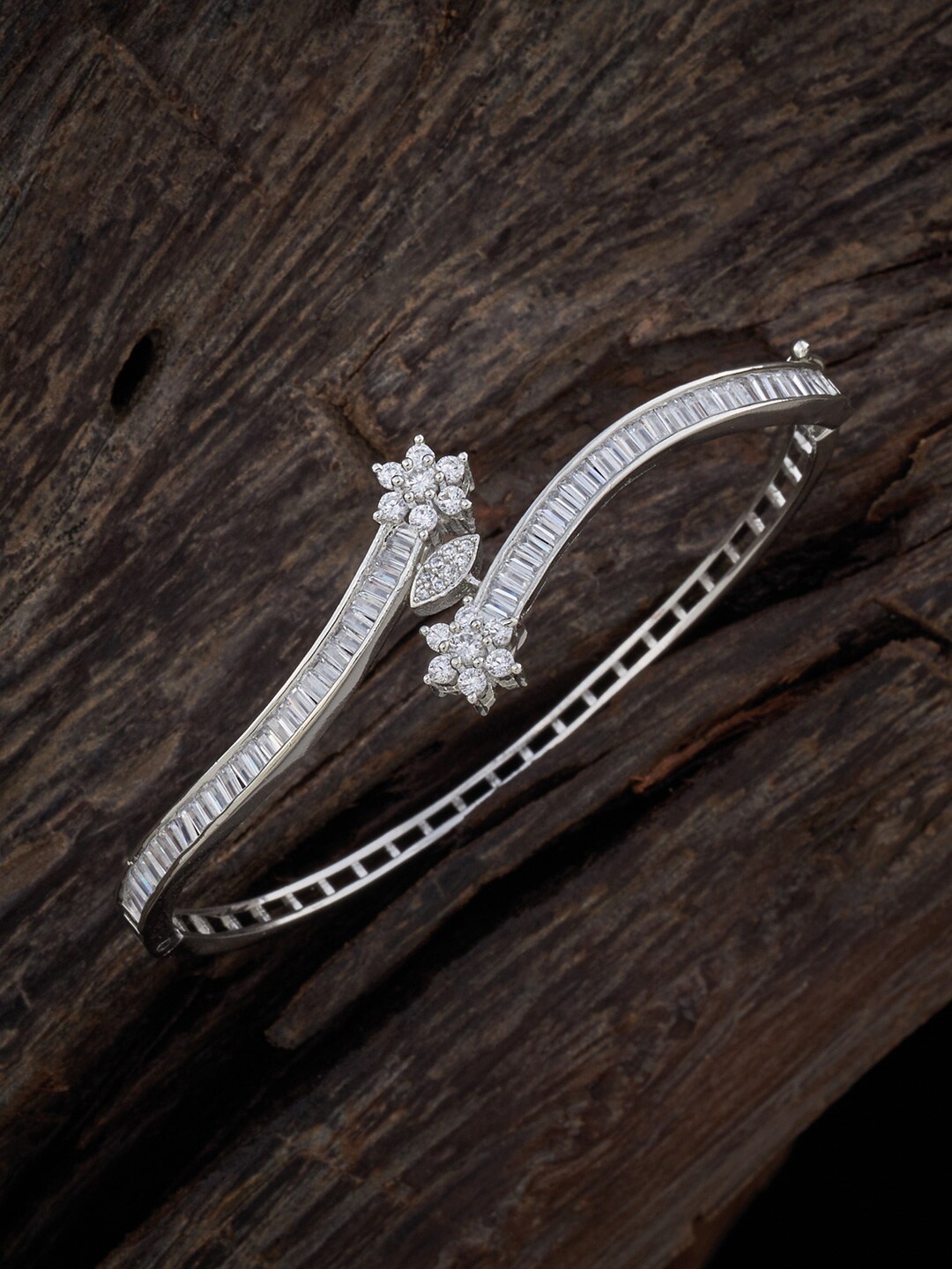 Kushal's Fashion Jewellery Women Silver-Plated Cubic Zirconia Silver-Plated Kada Bracelet
Kushal's Fashion Jewellery Women Silver-Plated Cubic Zirconia Silver-Plated Kada Bracelet