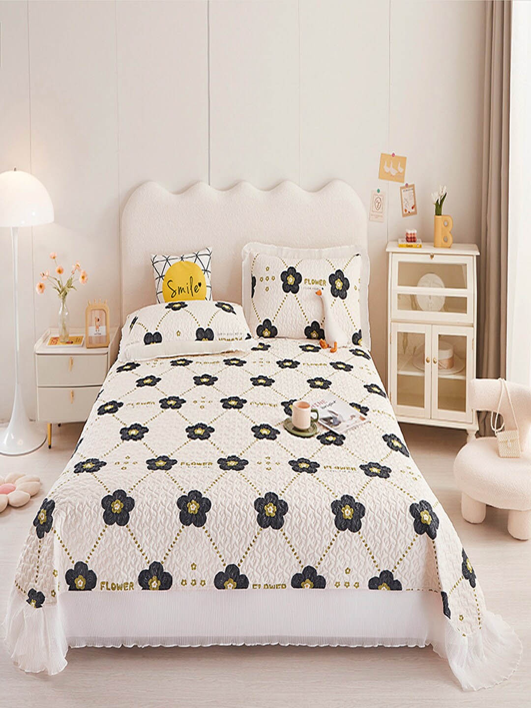 JC Collection White & Grey Floral Printed 162 TC King Bed Cover With 2 Pillow Covers
JC Collection White & Grey Floral Printed 162 TC King Bed Cover With 2 Pillow Covers