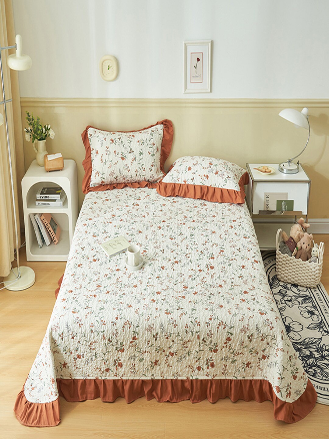 JC Collection Brown & White Floral Printed Double Queen Bed Cover With 2 Pillow Covers, Maroon
JC Collection Brown & White Floral Printed Double Queen Bed Cover With 2 Pillow Covers, Maroon