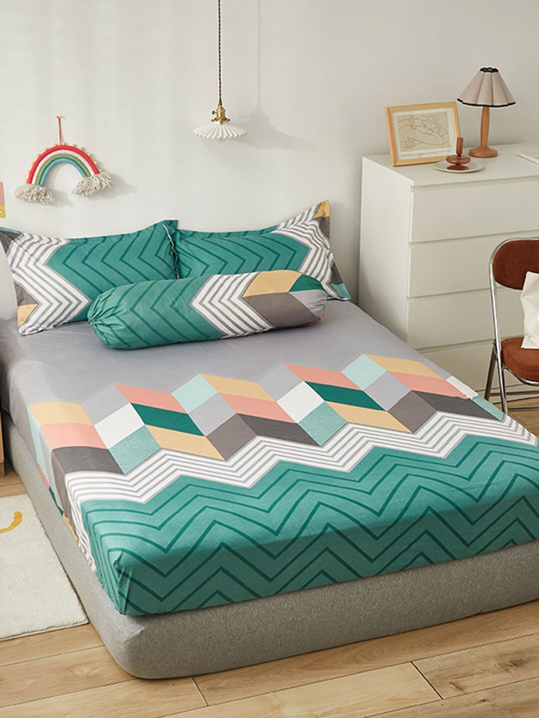 JC Collection White & Green Geometric 150 TC Fitted Queen Bedsheet with 2 Pillow Covers
JC Collection White & Green Geometric 150 TC Fitted Queen Bedsheet with 2 Pillow Covers