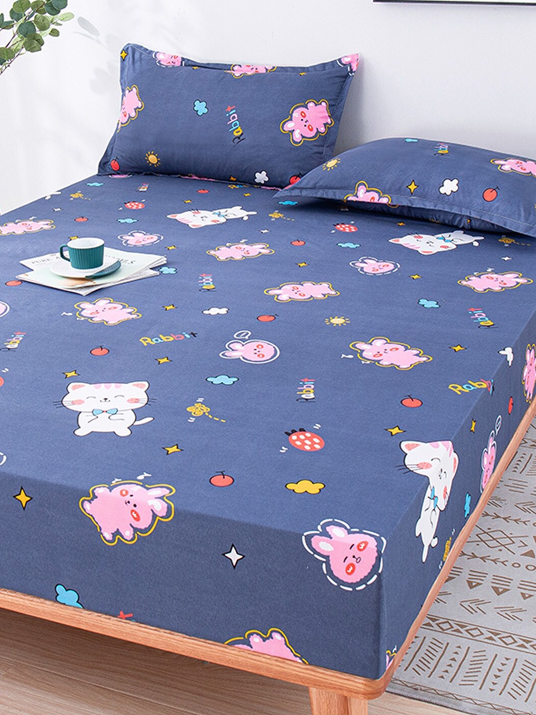 JC Collection Navy Blue & Pink Printed 150 TC Fitted Queen Bedsheet & 2 Pillow Covers
JC Collection Navy Blue & Pink Printed 150 TC Fitted Queen Bedsheet & 2 Pillow Covers