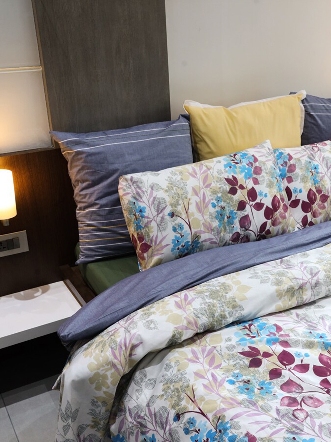 BLUE DAHLIA Beige & Pink Floral 250 TC Pure Cotton Single Bedsheet With 1 Pillow Cover
BLUE DAHLIA Beige & Pink Floral 250 TC Pure Cotton Single Bedsheet With 1 Pillow Cover