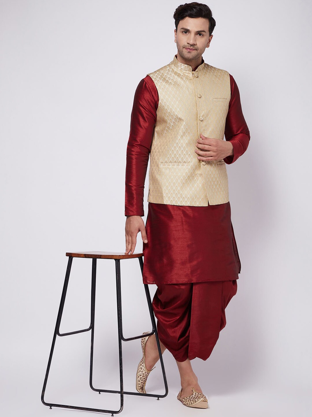 VASTRAMAY Mandarin Collar Regular Kurta with Dhoti Pants & Woven Design Nehru Jacket, Maroon
VASTRAMAY Mandarin Collar Regular Kurta with Dhoti Pants & Woven Design Nehru Jacket, Maroon