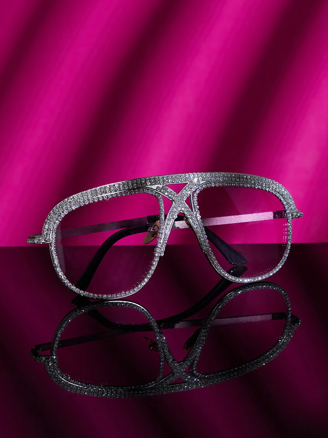HAUTE SAUCE by Campus Sutra Women Oversized Sunglasses With UV Protected Lens, Silver
HAUTE SAUCE by Campus Sutra Women Oversized Sunglasses With UV Protected Lens, Silver