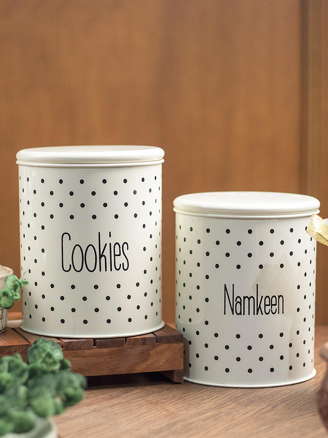 MARKET99 White & Black 2 Pieces Cookies & Namkeen Printed Jars 1.4L Each
MARKET99 White & Black 2 Pieces Cookies & Namkeen Printed Jars 1.4L Each