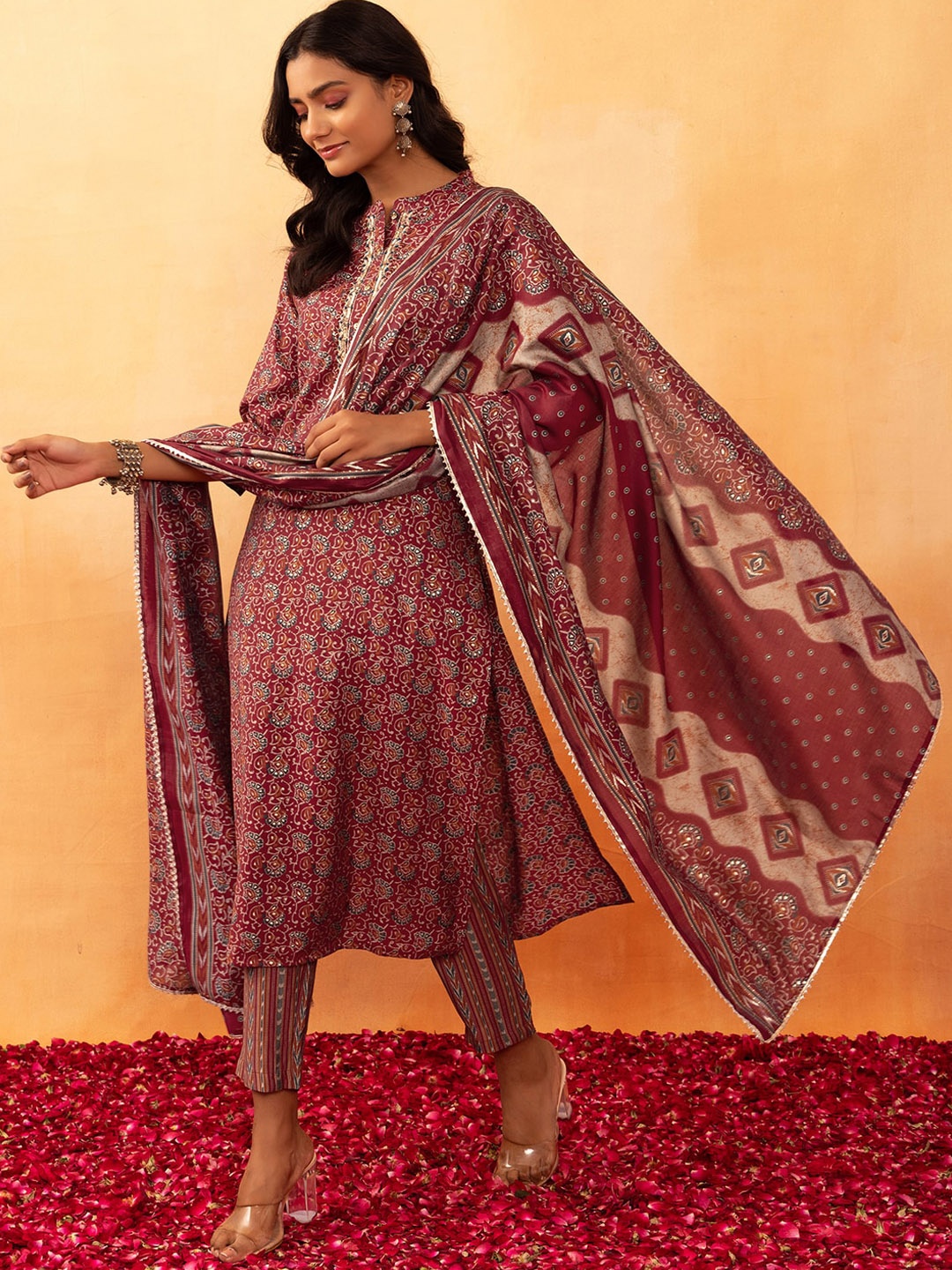 Rang by Indya Floral Jaal Printed Mandarin Collar Sequined Zari Kurta With Trouser & Dupatta, Maroon
Rang by Indya Floral Jaal Printed Mandarin Collar Sequined Zari Kurta With Trouser & Dupatta, Maroon