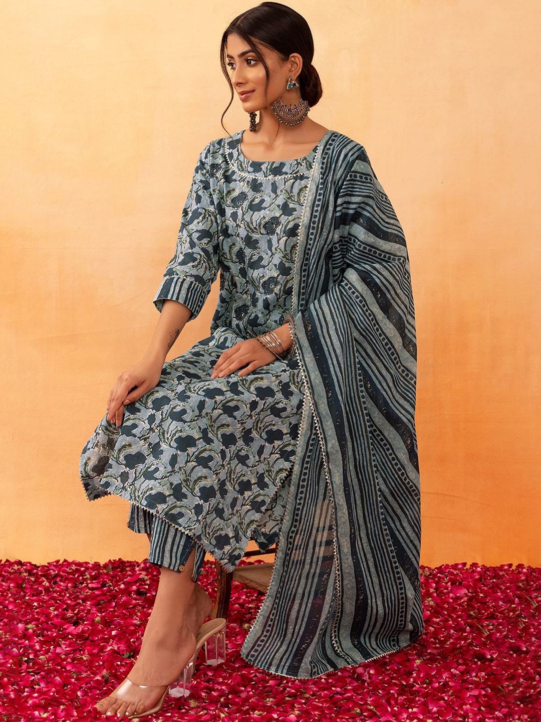 Rang by Indya Floral Printed Gotta Patti Pure Cotton Kurta With Trouser & Dupatta, Grey
Rang by Indya Floral Printed Gotta Patti Pure Cotton Kurta With Trouser & Dupatta, Grey