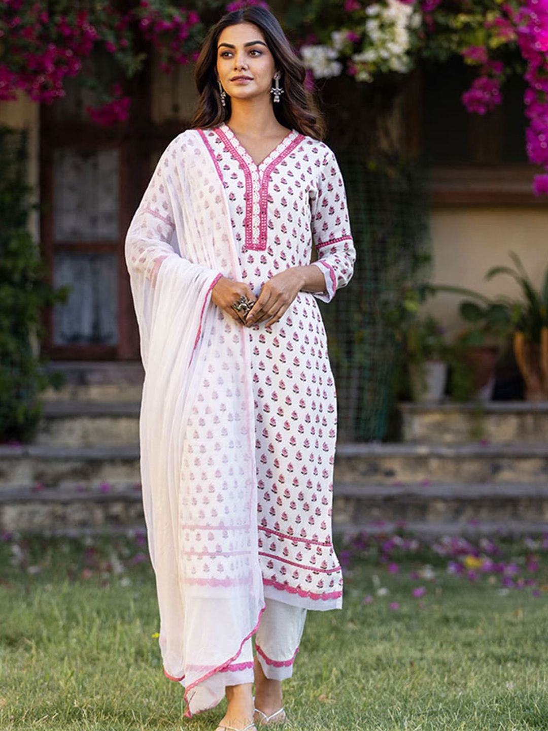 Ambraee Ethnic Motifs Printed Lace Detail Kurta with Trousers & Dupatta, White
Ambraee Ethnic Motifs Printed Lace Detail Kurta with Trousers & Dupatta, White