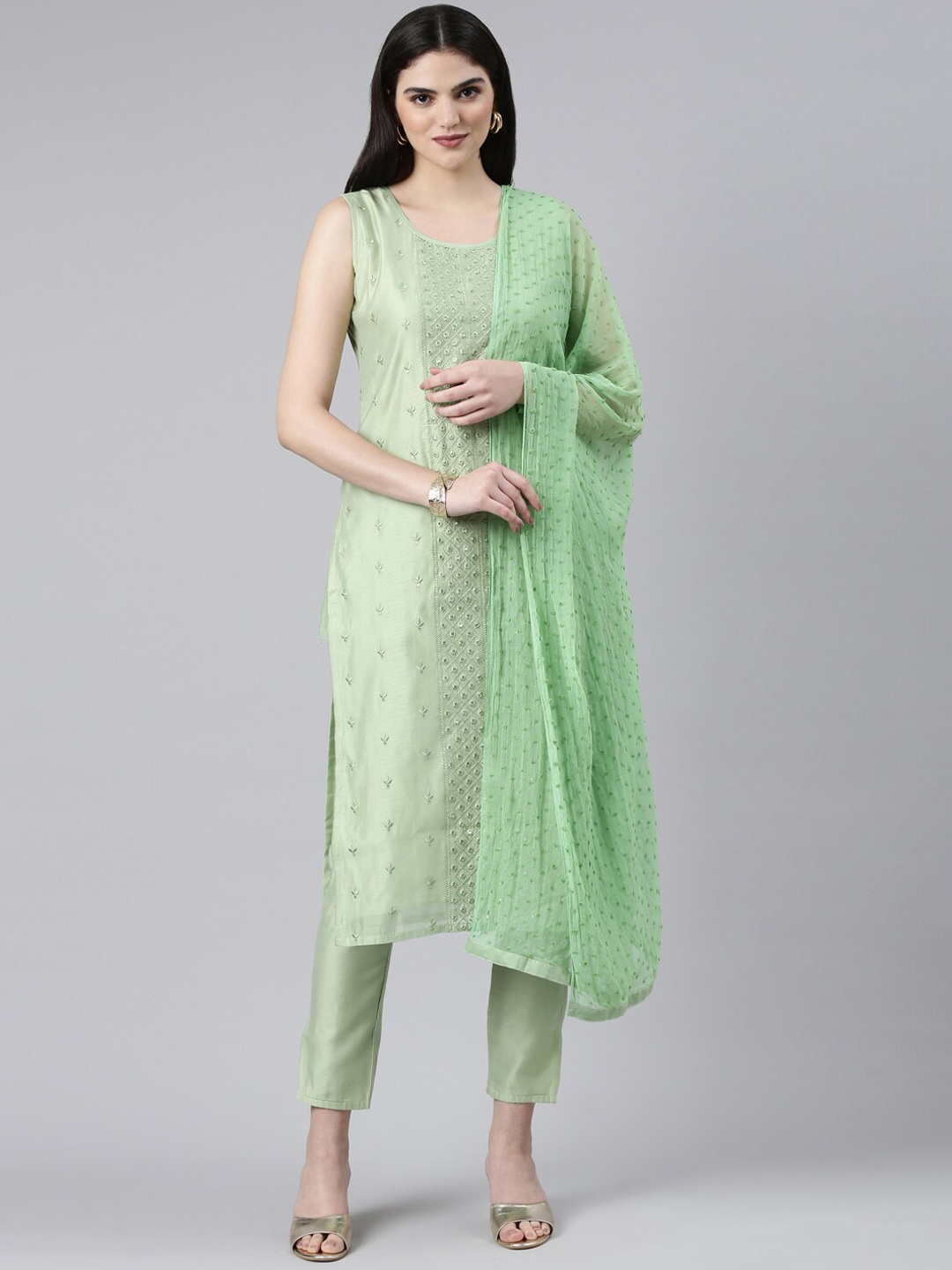 GOLDSTROMS Ethnic Motifs Embroidered Chanderi Silk Kurta with Trousers & Dupatta, Green
GOLDSTROMS Ethnic Motifs Embroidered Chanderi Silk Kurta with Trousers & Dupatta, Green