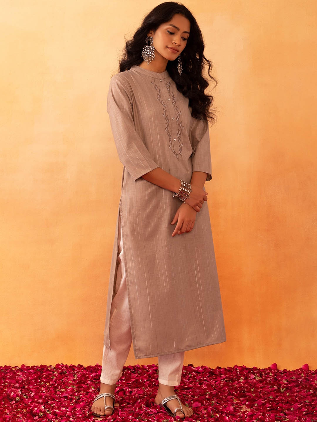 Rang by Indya Ethnic Motifs Embroidered Mandarin Collar Pure Cotton Kurta, Brown
Rang by Indya Ethnic Motifs Embroidered Mandarin Collar Pure Cotton Kurta, Brown