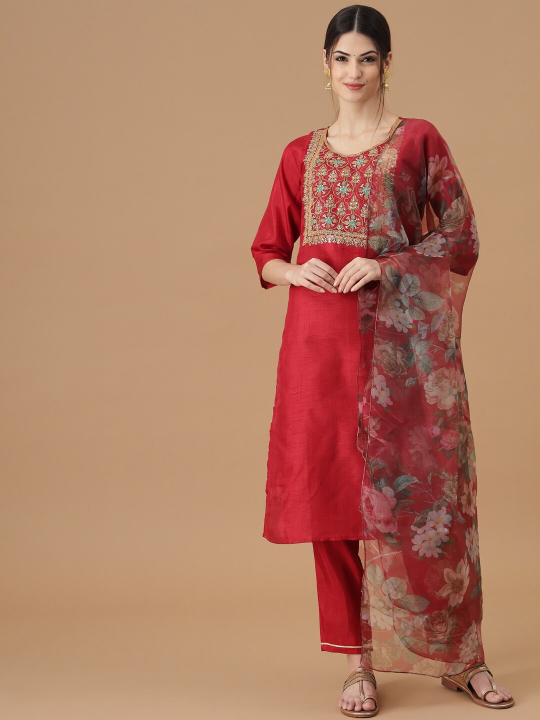 KALINI Ethnic Motifs Yoke Design Regular Thread Work Kurta with Trousers & With Dupatta, Red
KALINI Ethnic Motifs Yoke Design Regular Thread Work Kurta with Trousers & With Dupatta, Red