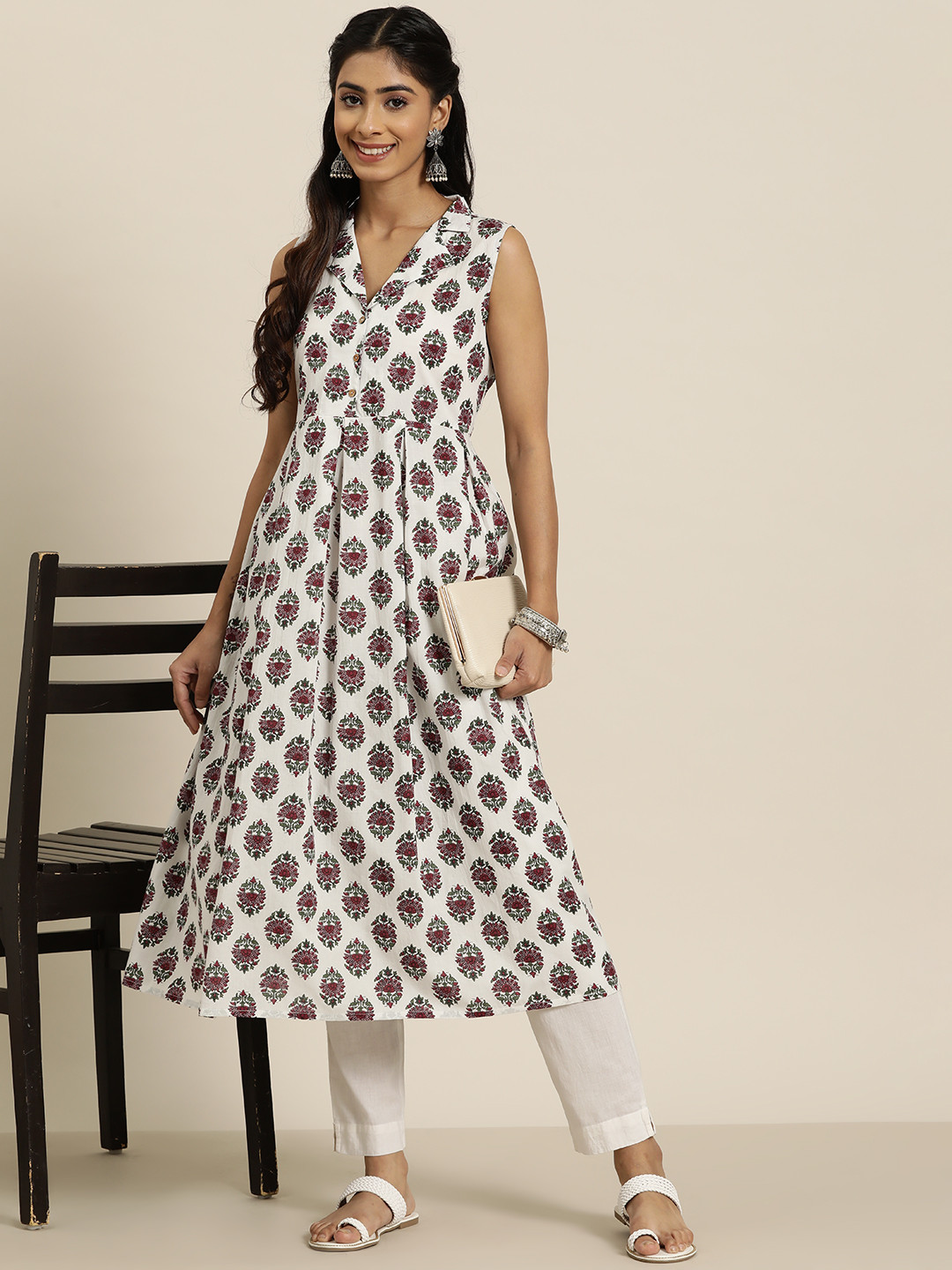 HERE&NOW Women White & Maroon Floral Printed Kurta 
HERE&NOW Women White & Maroon Floral Printed Kurta
