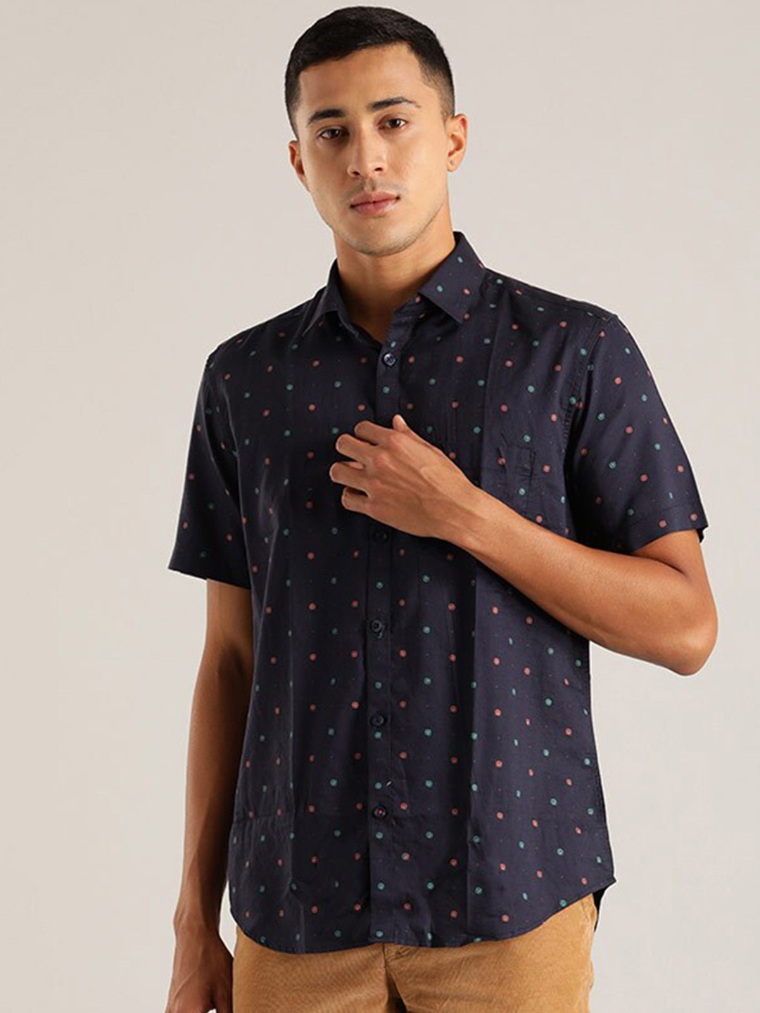 Indian Terrain Chiseled Micro Ditsy Printed Pure Cotton Slim Fit Casual Shirt, Navy blue
Indian Terrain Chiseled Micro Ditsy Printed Pure Cotton Slim Fit Casual Shirt, Navy blue