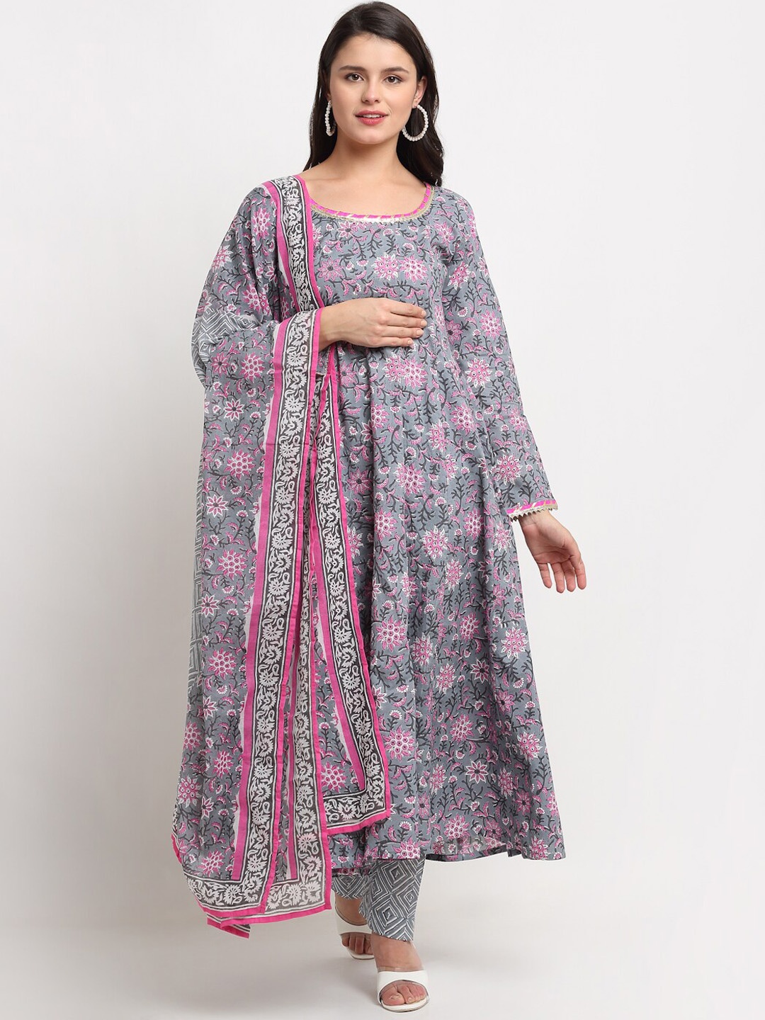The Mini NEEDLE Floral Printed Gotta Patti Pure Cotton Kurta with Trousers & Dupatta, Grey
The Mini NEEDLE Floral Printed Gotta Patti Pure Cotton Kurta with Trousers & Dupatta, Grey