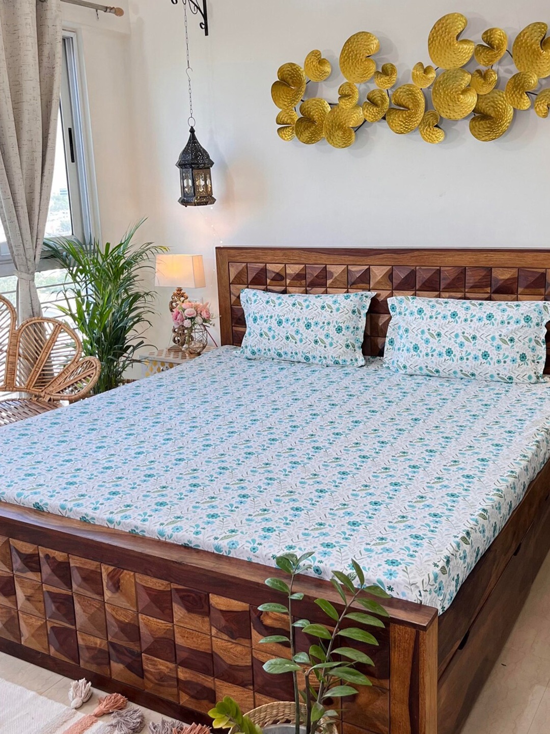 URBAN SPACE Divine White & Blue Floral 144 TC Cotton Queen Bedsheet & 2 Pillow Covers
URBAN SPACE Divine White & Blue Floral 144 TC Cotton Queen Bedsheet & 2 Pillow Covers
