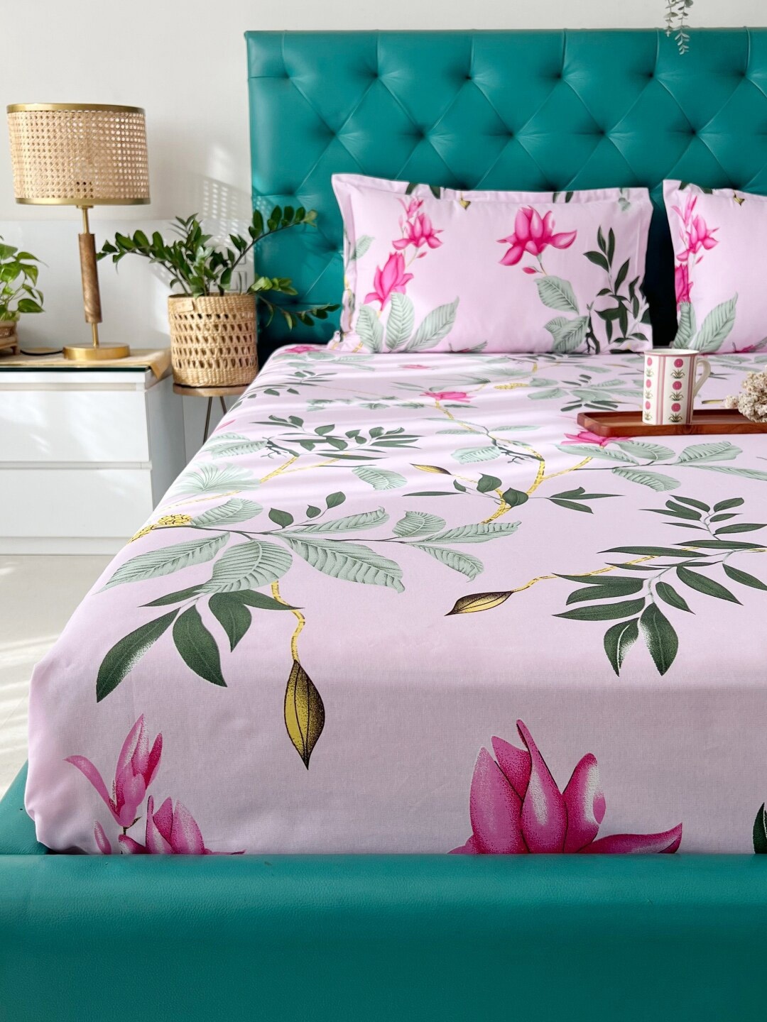 URBAN SPACE Serene Rose & Green Floral 200 TC Cotton Single Bedsheet With 1 Pillow Cover
URBAN SPACE Serene Rose & Green Floral 200 TC Cotton Single Bedsheet With 1 Pillow Cover