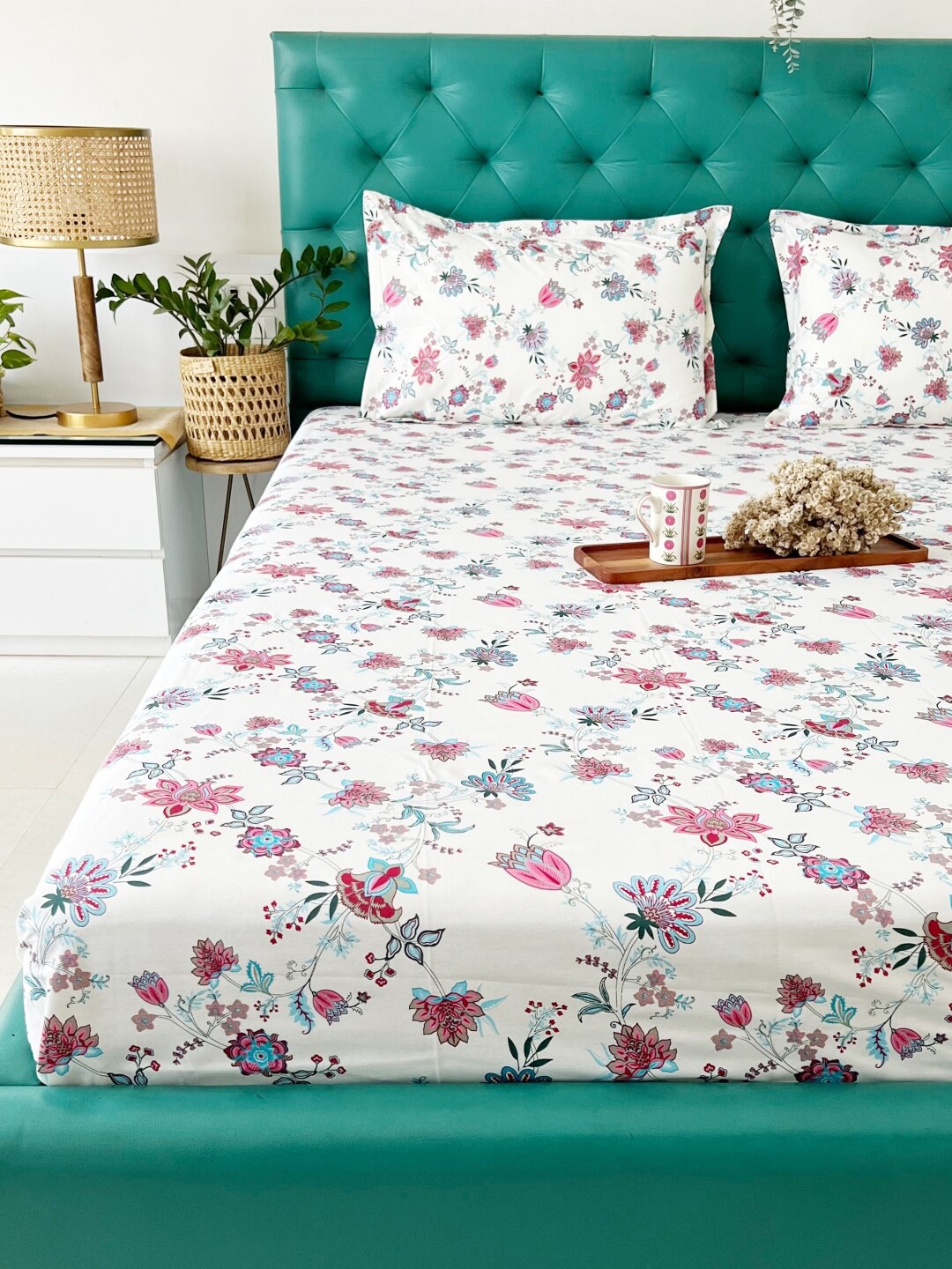 URBAN SPACE Serene White & Pink Floral 200 TC Cotton Single Bedsheet & 1 Pillow Cover
URBAN SPACE Serene White & Pink Floral 200 TC Cotton Single Bedsheet & 1 Pillow Cover