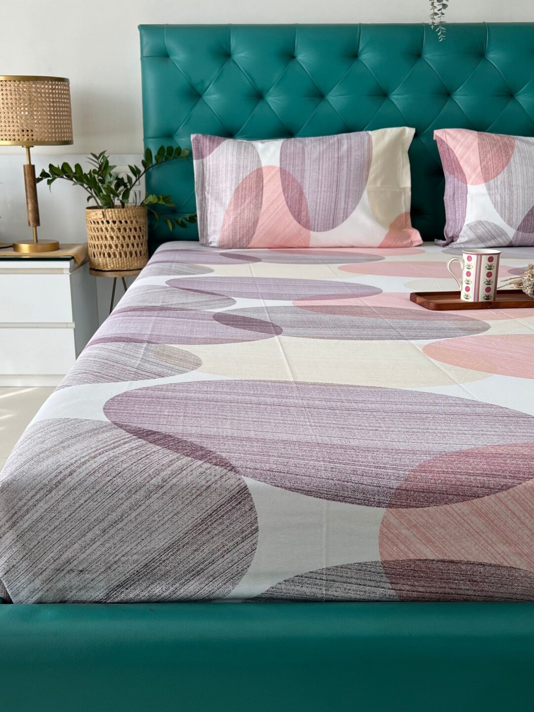 URBAN SPACE Serene White & Purple Geometric 200 TC Cotton Single Bedsheet & 1 Pillow Cover
URBAN SPACE Serene White & Purple Geometric 200 TC Cotton Single Bedsheet & 1 Pillow Cover