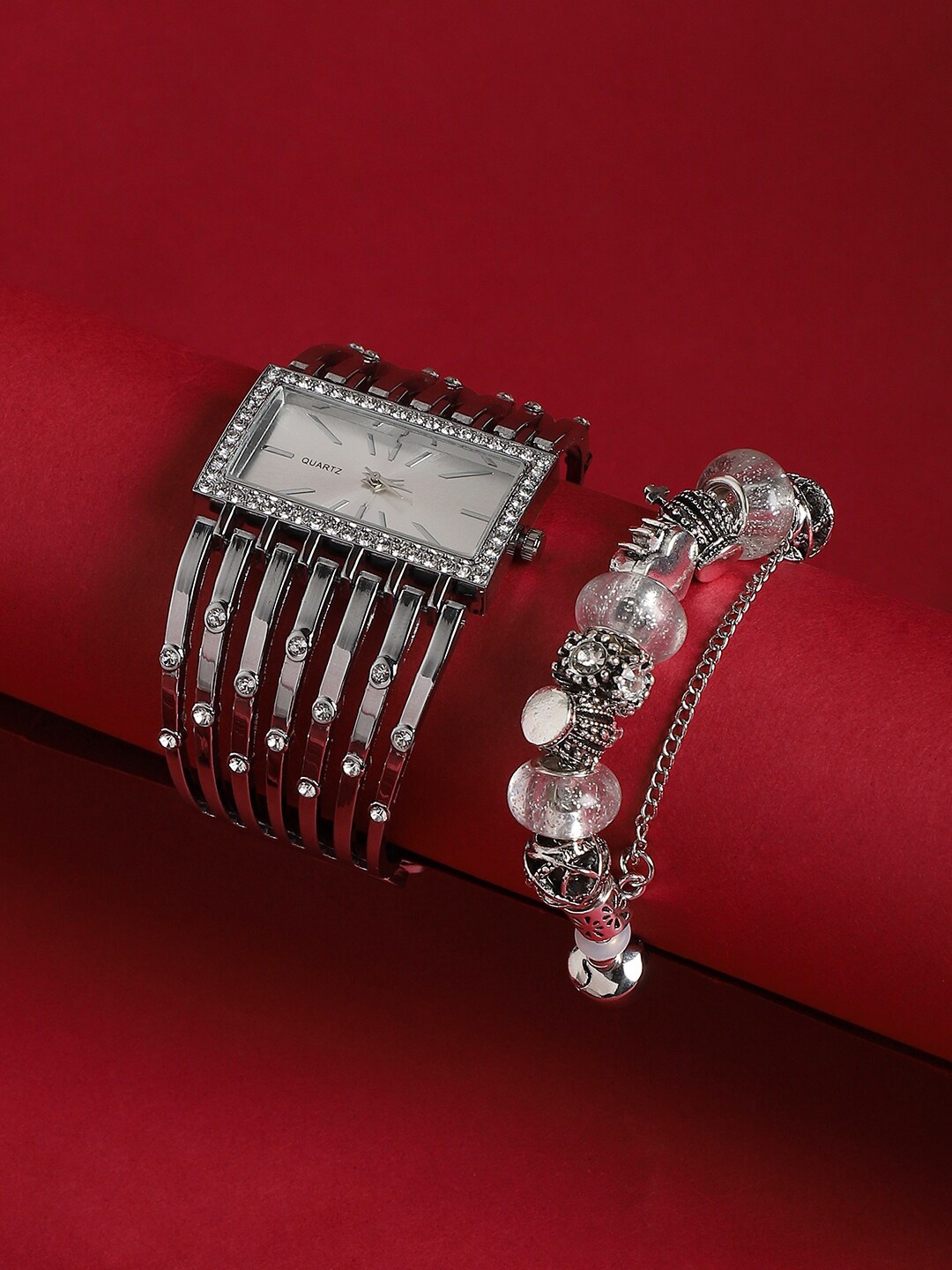 HAUTE SAUCE by Campus Sutra Women Watch And Bracelet Gift Set SS23_HSWB5079, Silver
HAUTE SAUCE by Campus Sutra Women Watch And Bracelet Gift Set SS23_HSWB5079, Silver
