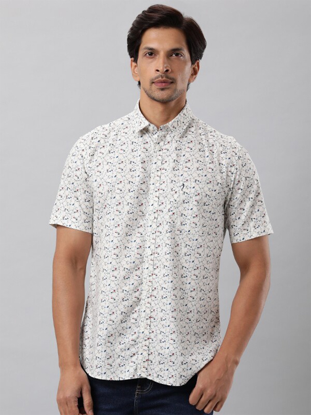 Indian Terrain Chiseled Floral Printed Spread Collar Pure Cotton Slim Fit Casual Shirt, White
Indian Terrain Chiseled Floral Printed Spread Collar Pure Cotton Slim Fit Casual Shirt, White