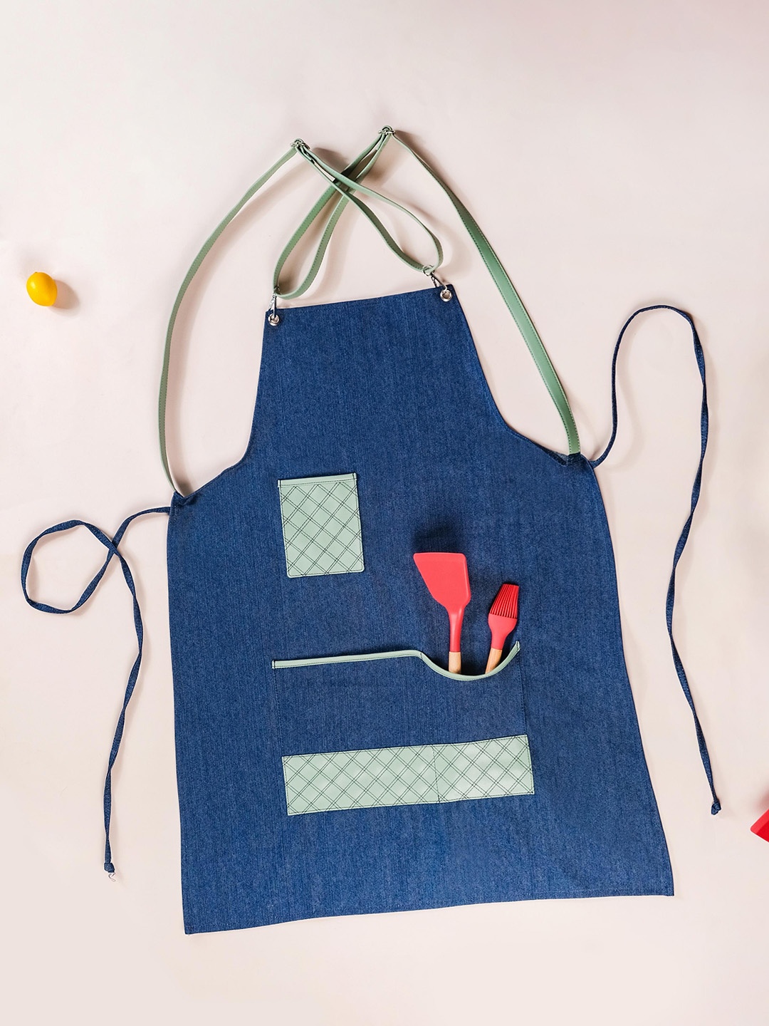 Nestasia Blue & Green Cotton Denim Kitchen Apron With 3 Pockets & Removable Strap
Nestasia Blue & Green Cotton Denim Kitchen Apron With 3 Pockets & Removable Strap