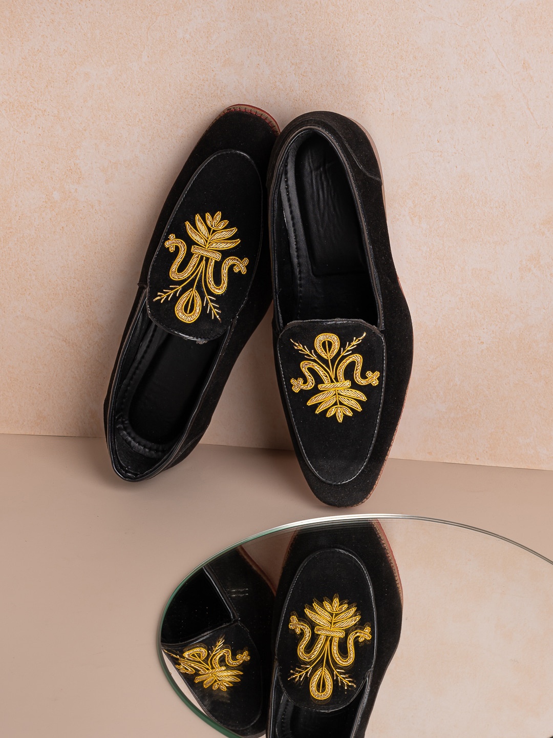 KLEAT Men Embroidered Round Toe Slip-On Loafers, Black